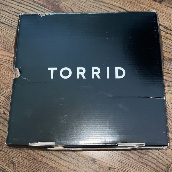 TORRID BOOTS NWT BROWN OILED FAUX LEATHER KNEE-HIGH BOOTS - Picture 10 of 15